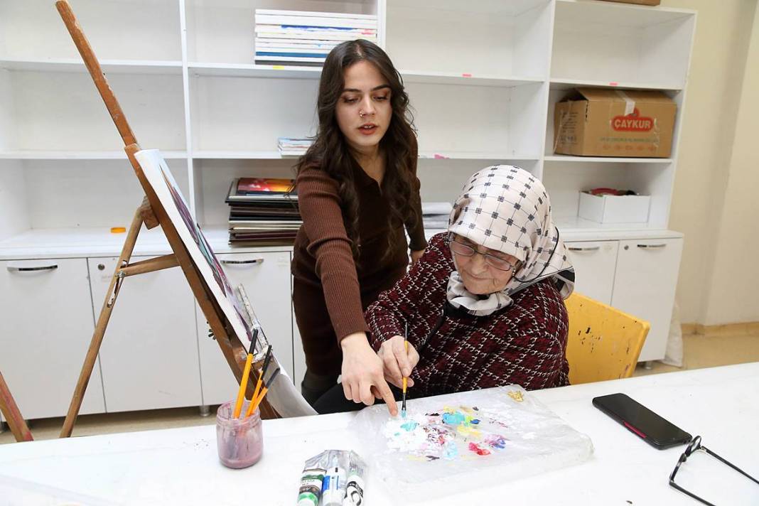 Mahalle baskısına boyun eğmedi, 81 yaşında ezberleri bozdu 5